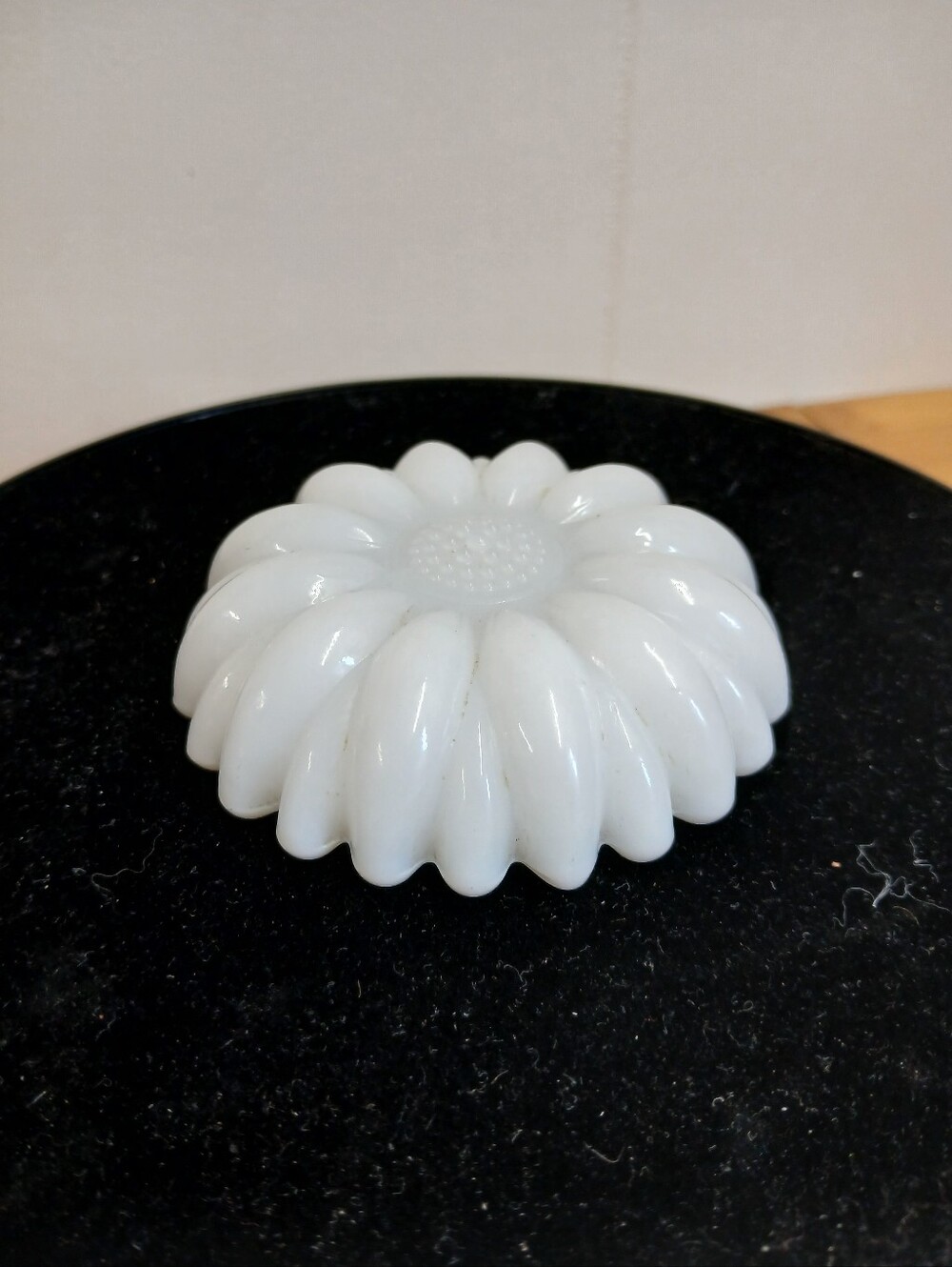 Vtg Hazel Atlas White Milk Glass Daisey Ashtray/Trinket Dish